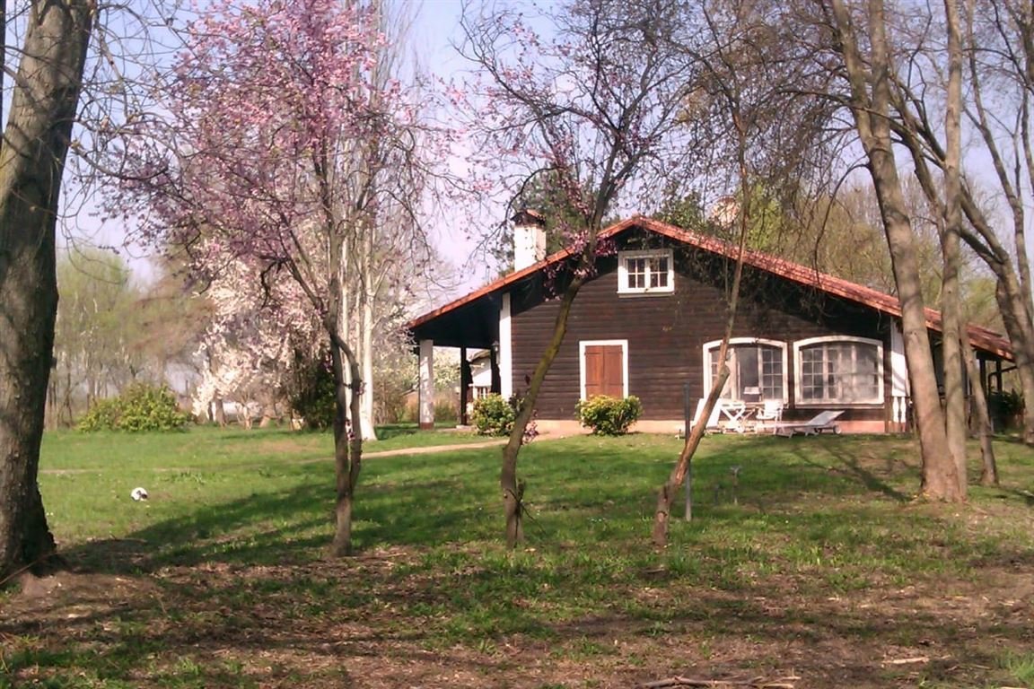 Freistehendes Haus mit Pool