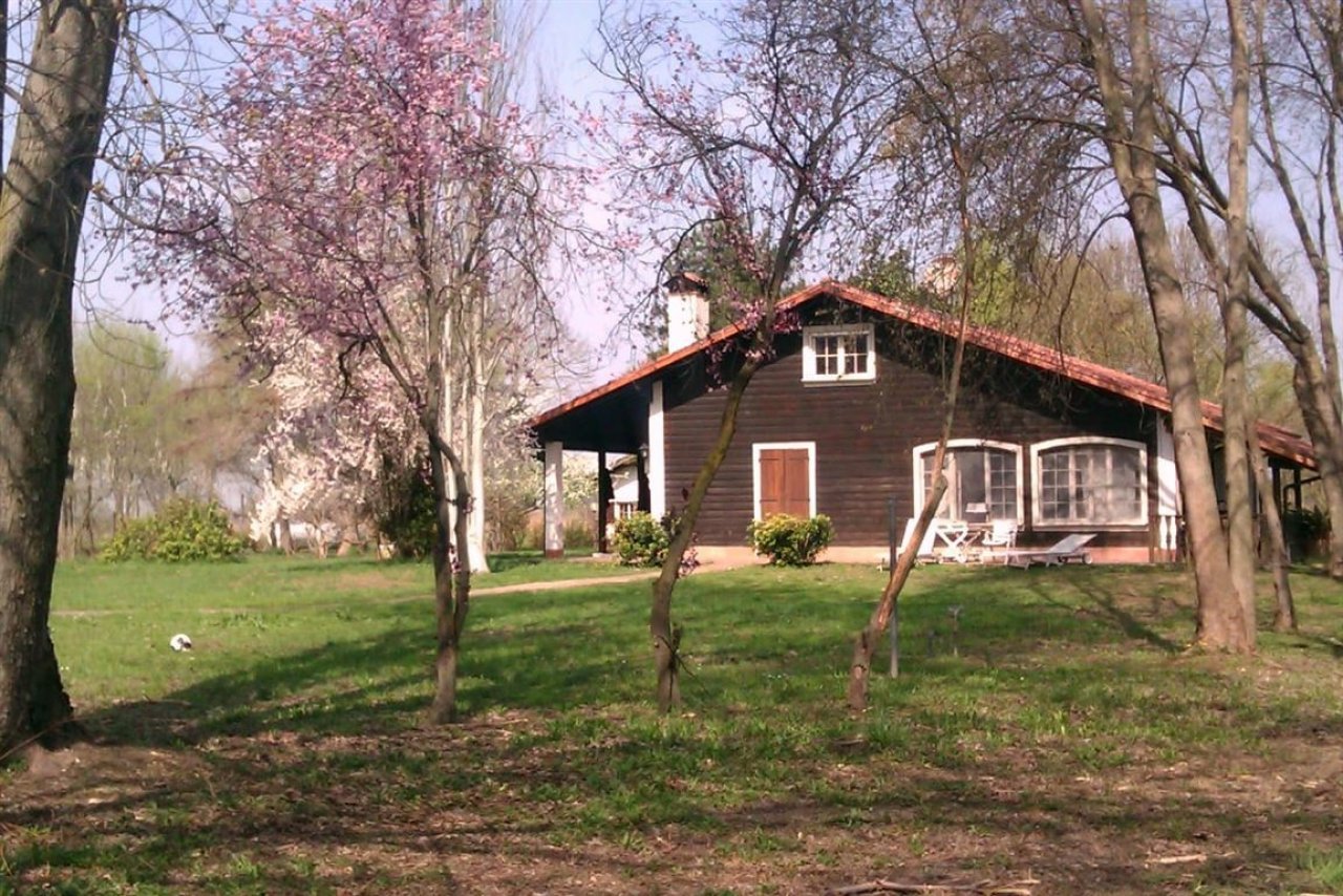 Freistehendes Haus mit Pool