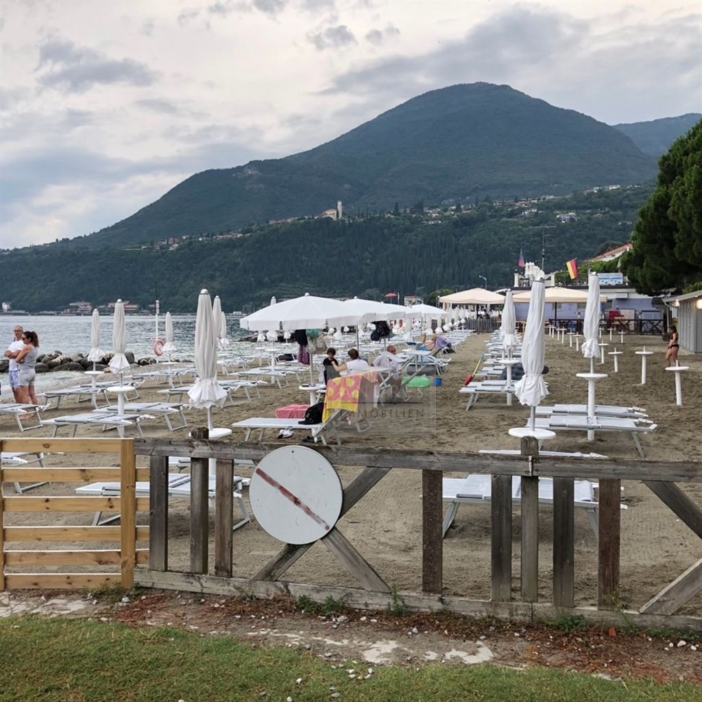 Maderno-Bilocale-F25-Spiaggia-attrezzata-Maderno