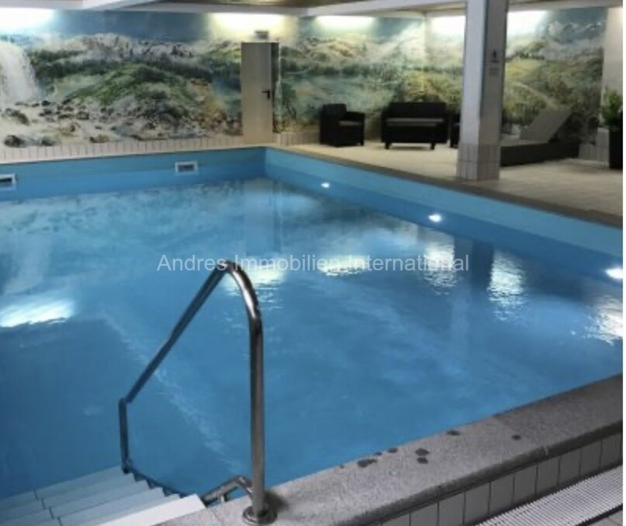 hauseigener Swimmingpool