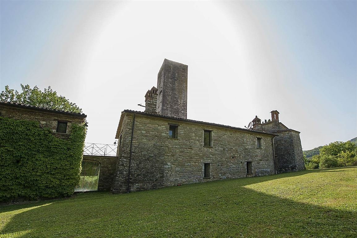 7-s576-back-view-of-property