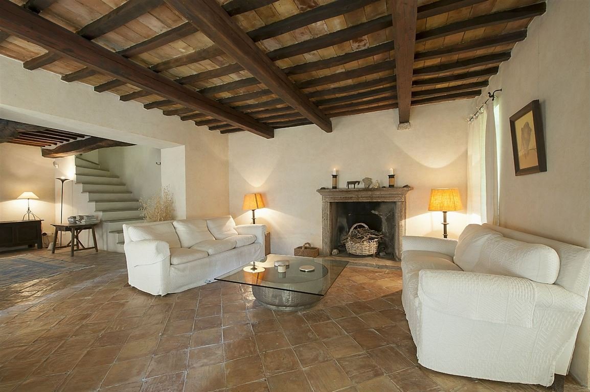 11-s576-living-room-with-fireplace