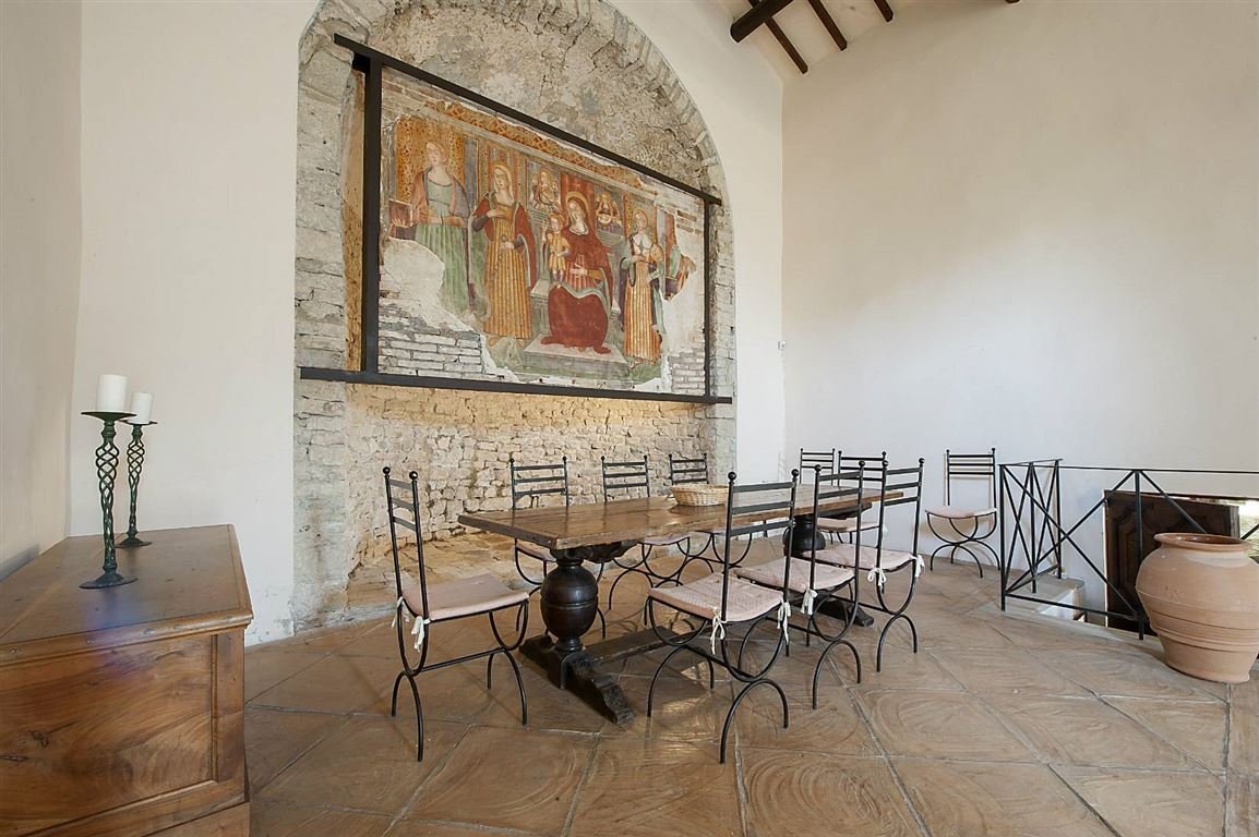23-s576-inside-the-church-