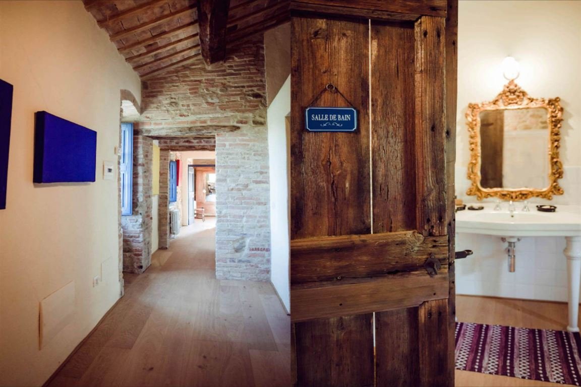 20-4633-corrridor-and-bathroom-Podere-tra-gli-Uliv