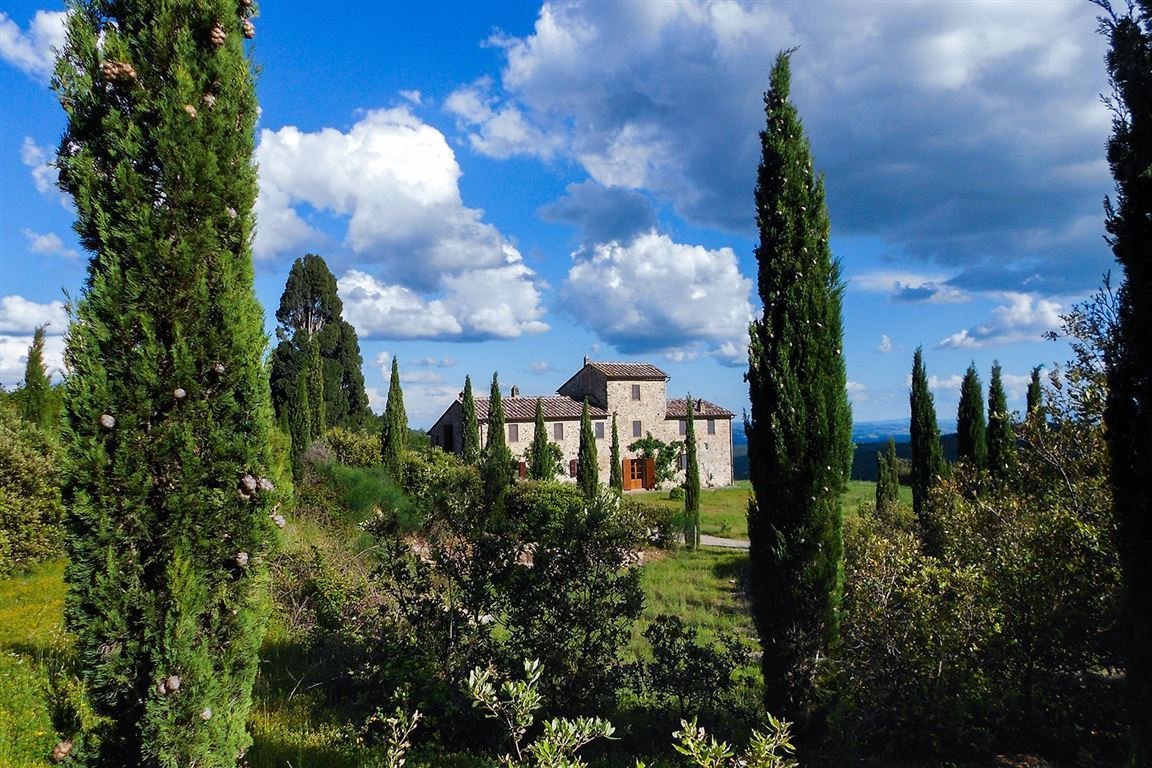 2-s594-farmhouse-for-sale-chianti-Casale-La-Madonn