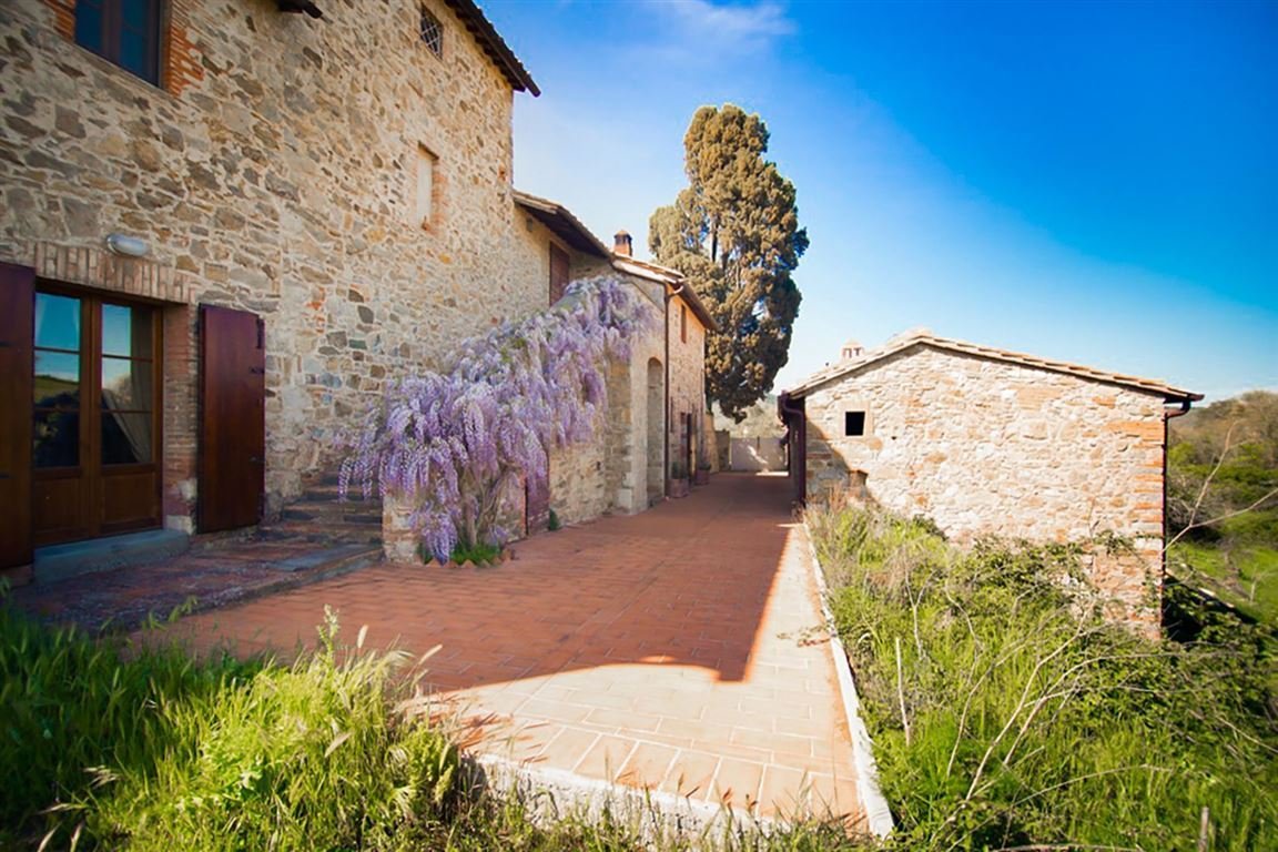 6-s594-farmhouse-for-sale-chianti-Casale-La-Madonn