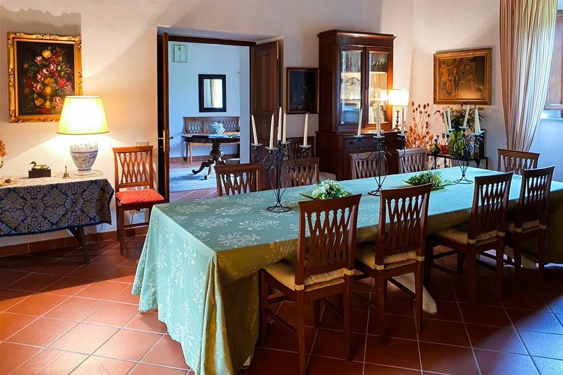 12-s594-farmhouse-for-sale-chianti-Casale-La-Madon