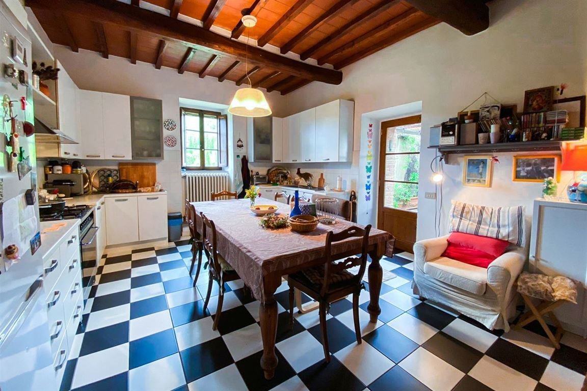 14-s594-farmhouse-for-sale-chianti-Casale-La-Madon