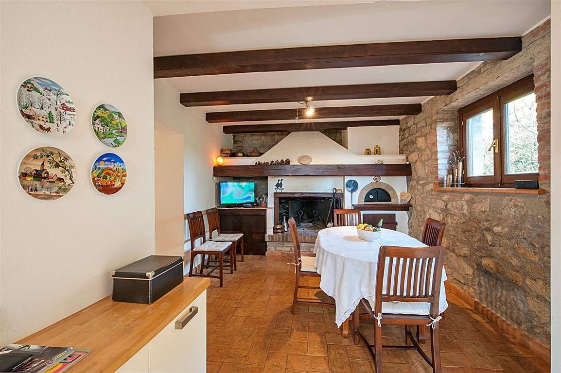 09-s528-dining-room-Villa-Perugina-2