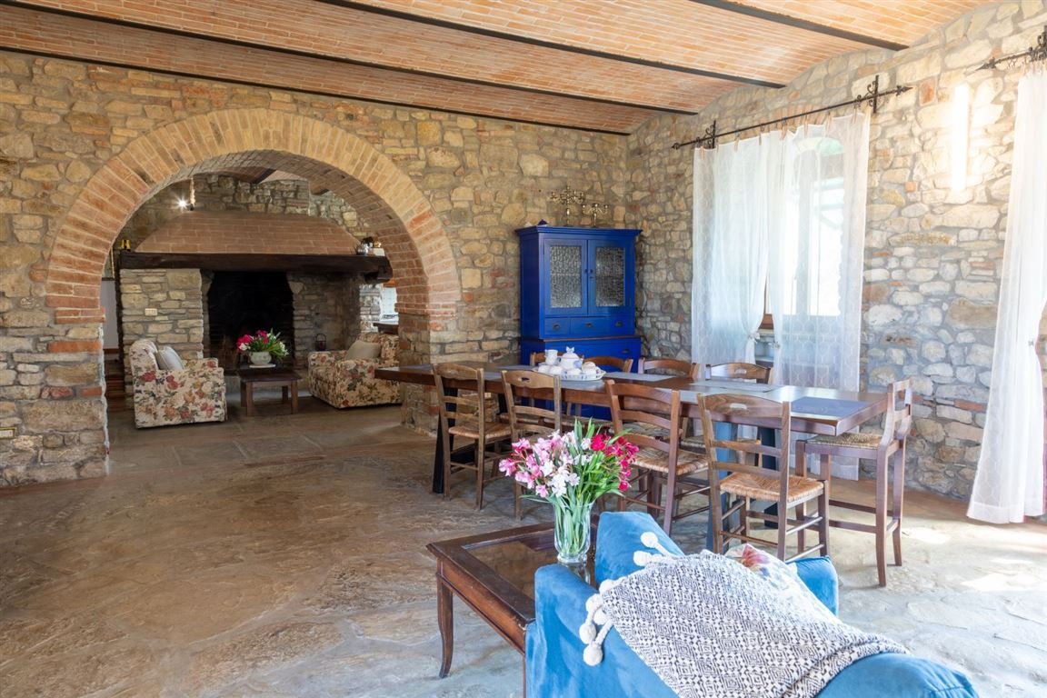 17-s586-living-room-with-fireplace-La_Torre_di_Cel 17-s586-living-room-with-fireplace-La_Torre_di_Cel